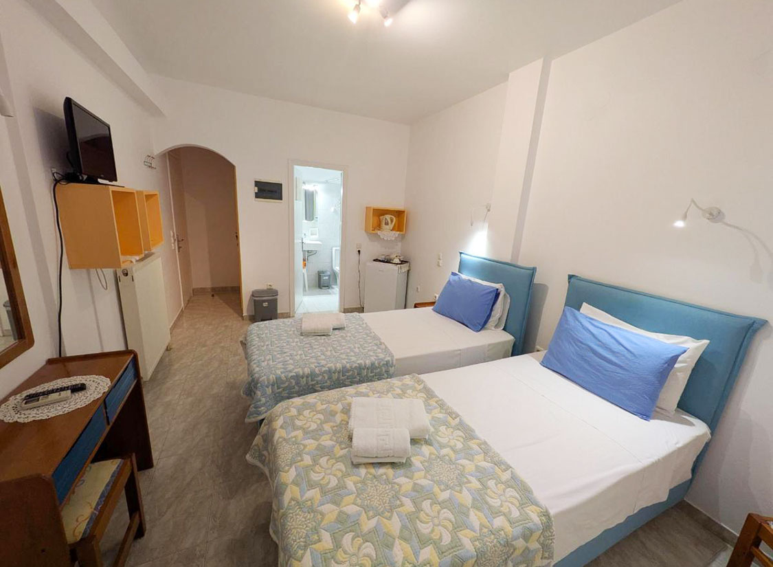 Rooms at Steno in Sifnos - Budget double room with single beds