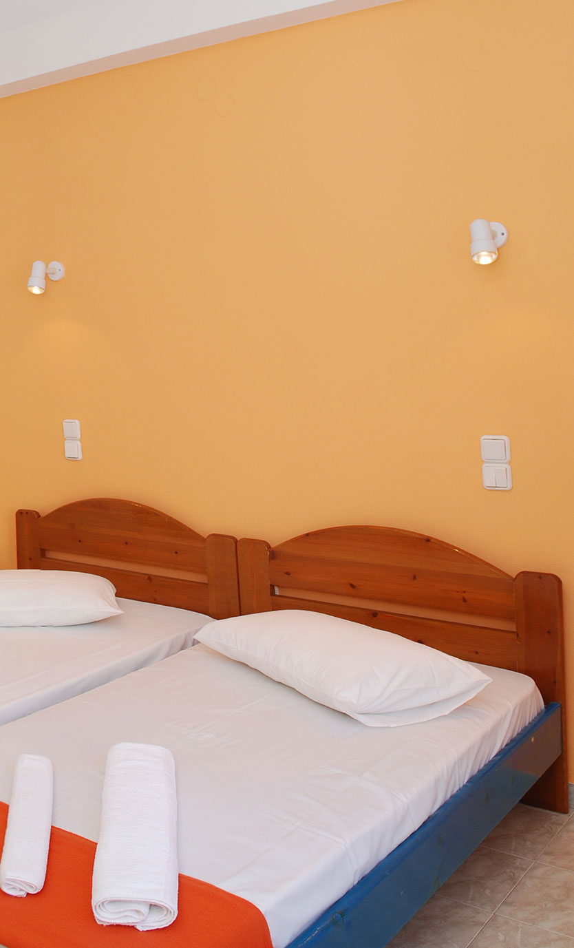 Chambre double à Kamares, Sifnos, avec vue sur le village – lumineuse, propre, avec équipements de base