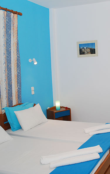 Intérieur des chambres doubles à Steno, à Kamares, Sifnos